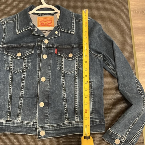 Levi’s classic denim jacket. - Picture 9 of 9